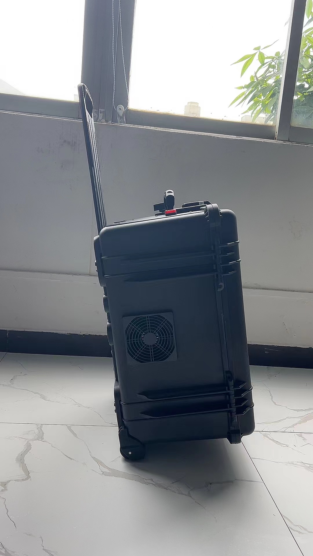 赤城手拉箱型移动通信干扰器